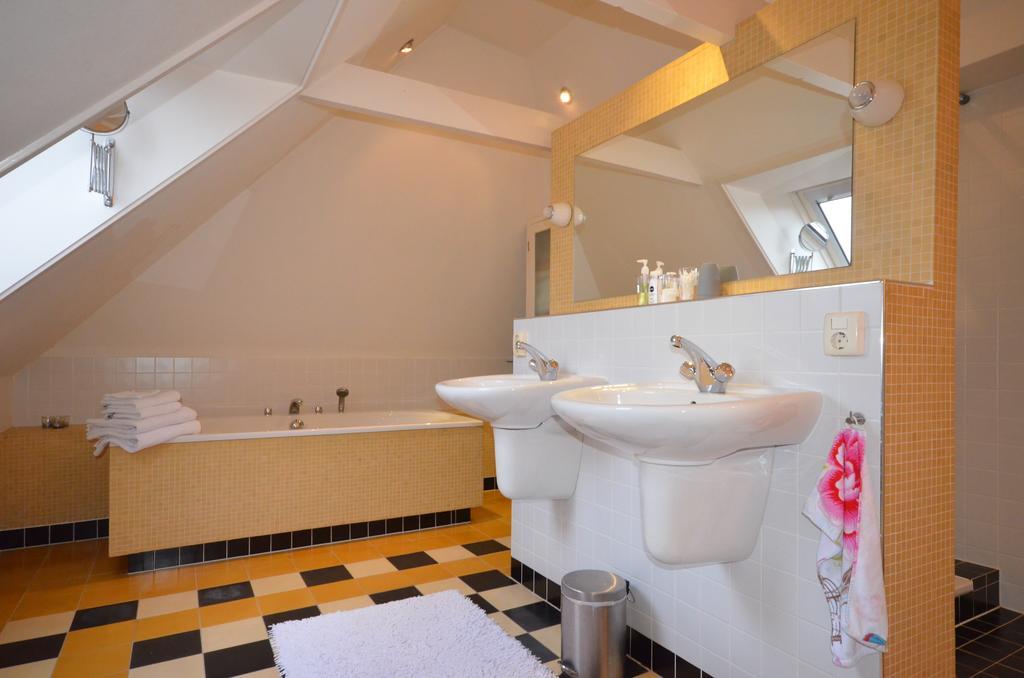 Bloemenhoeve Bed & Breakfast Birdaard ภายนอก รูปภาพ
