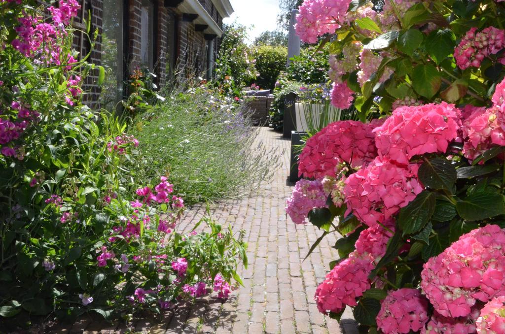 Bloemenhoeve Bed & Breakfast Birdaard ภายนอก รูปภาพ